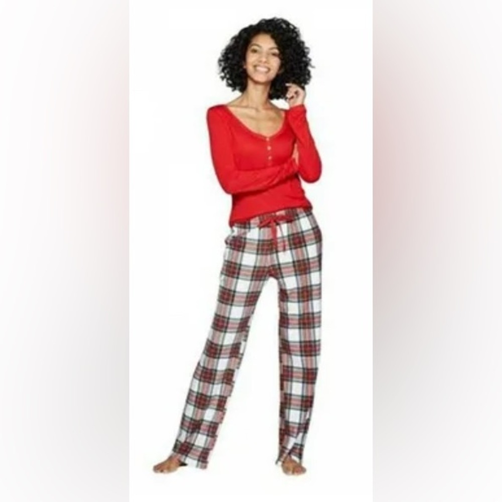 Stars Above EUC  PJs red Henley top &
plaid red, white & green-bottoms ❤️ ⛄️